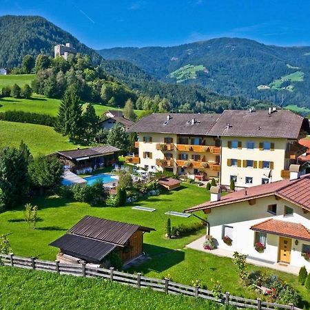 Hotel Martinerhof San Lorenzo di Sebato Bagian luar foto
