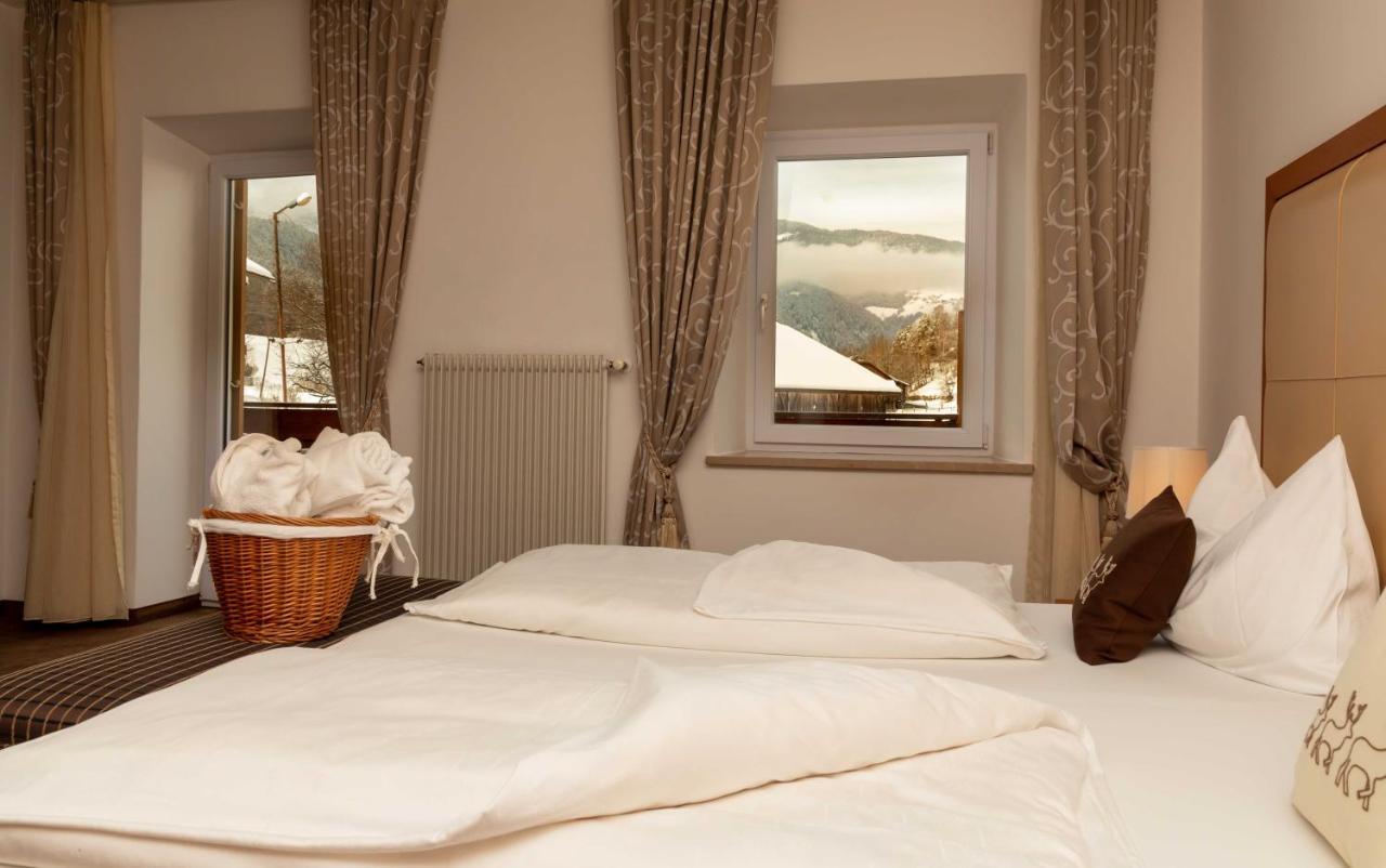 Hotel Martinerhof San Lorenzo di Sebato Bagian luar foto