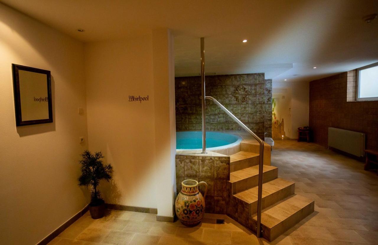 Hotel Martinerhof San Lorenzo di Sebato Bagian luar foto