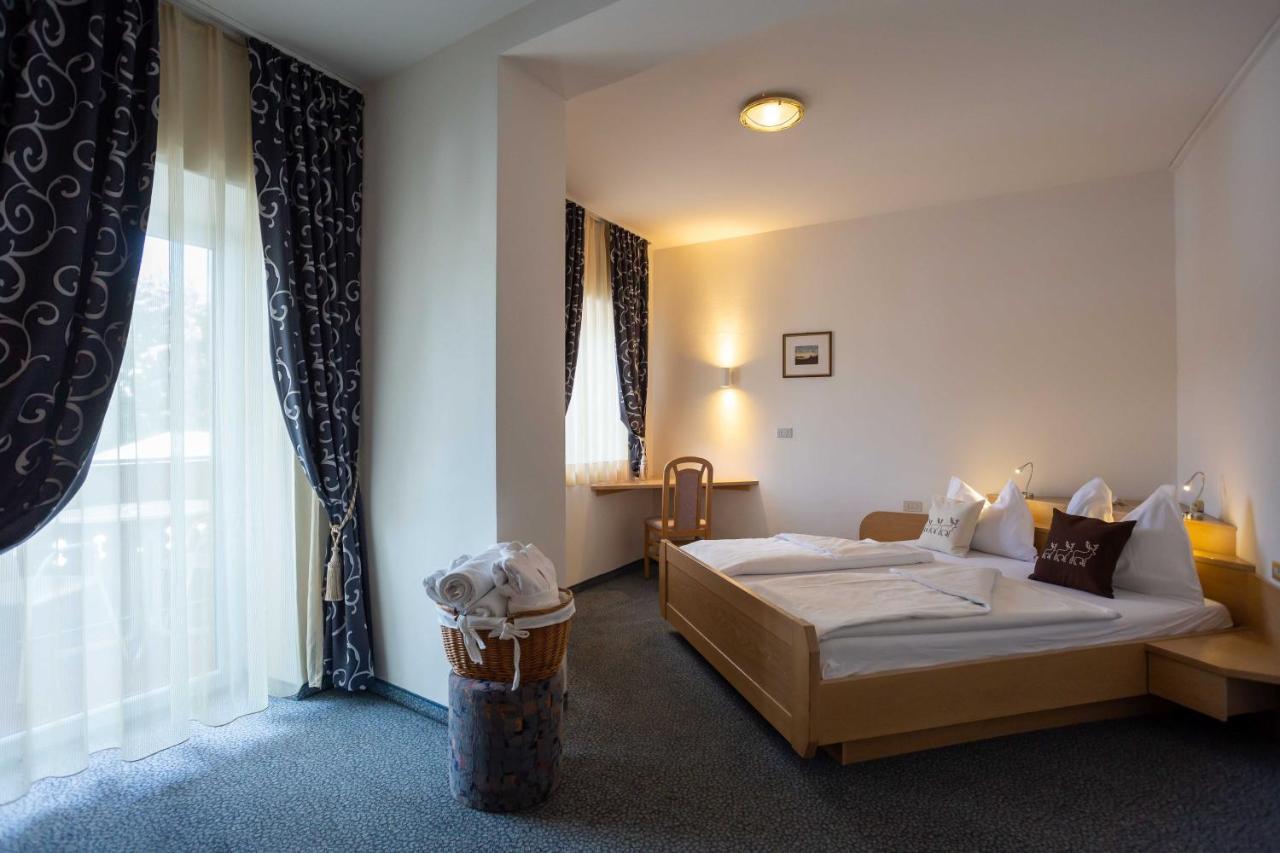 Hotel Martinerhof San Lorenzo di Sebato Bagian luar foto