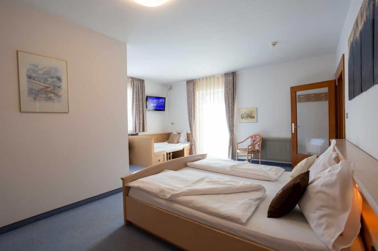 Hotel Martinerhof San Lorenzo di Sebato Bagian luar foto