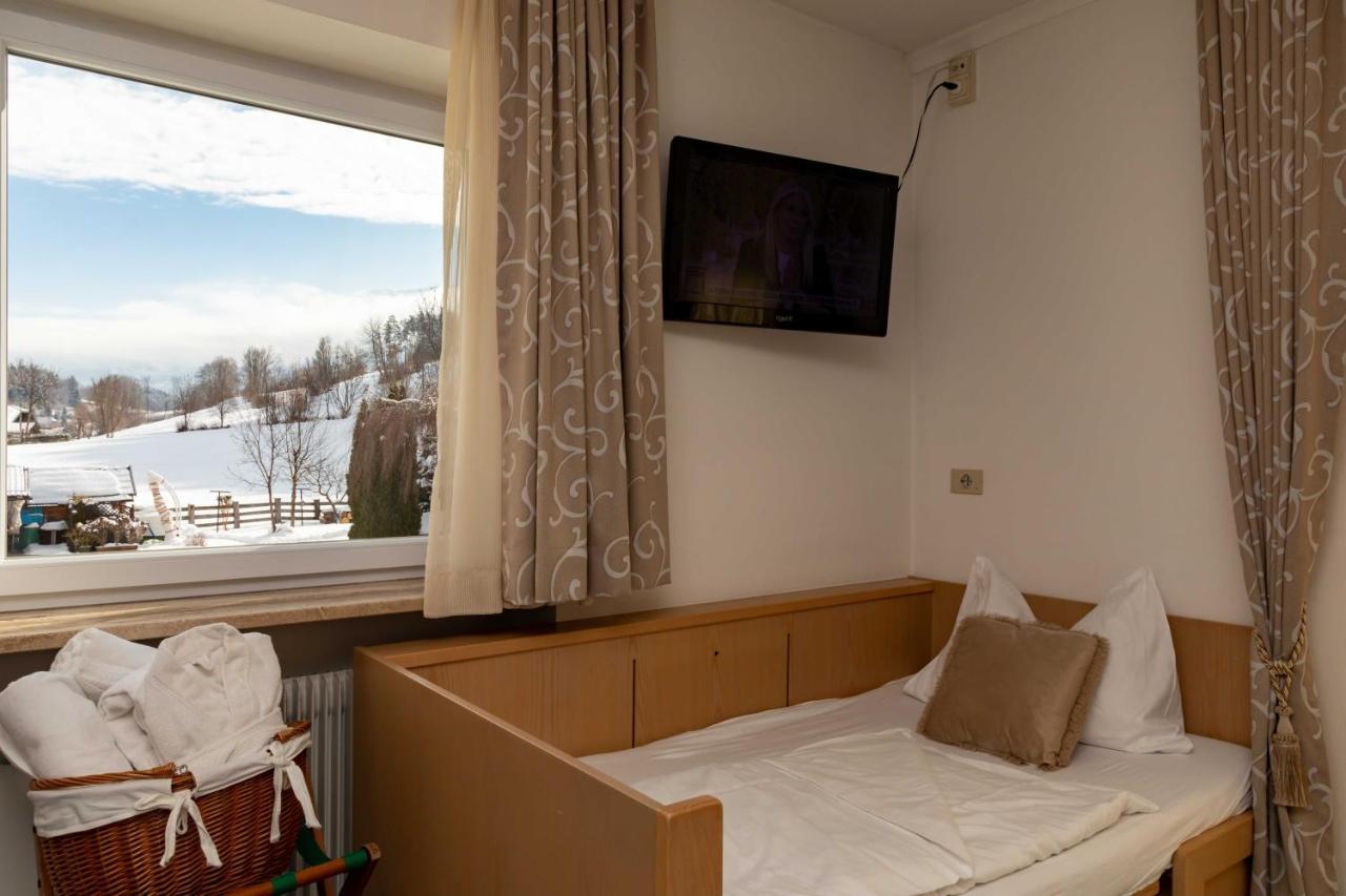 Hotel Martinerhof San Lorenzo di Sebato Bagian luar foto
