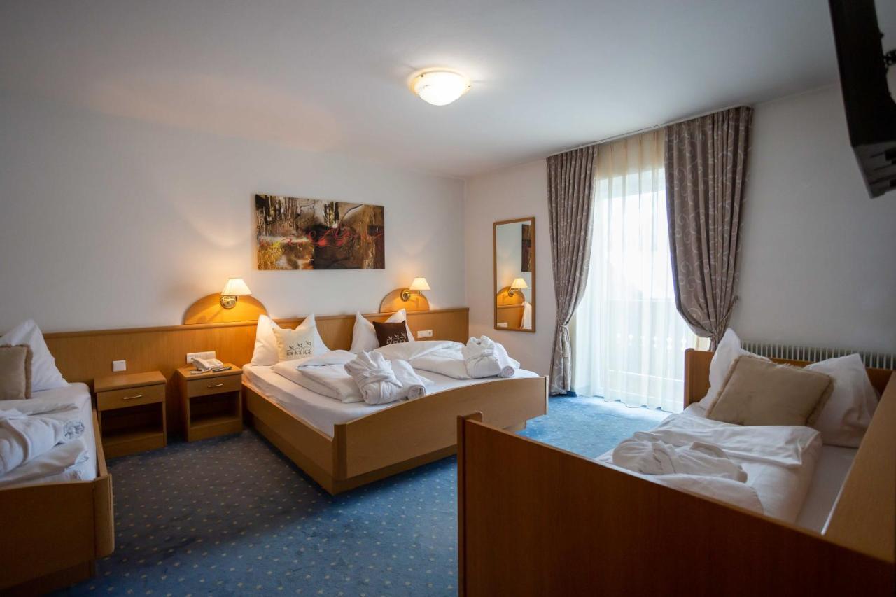 Hotel Martinerhof San Lorenzo di Sebato Bagian luar foto