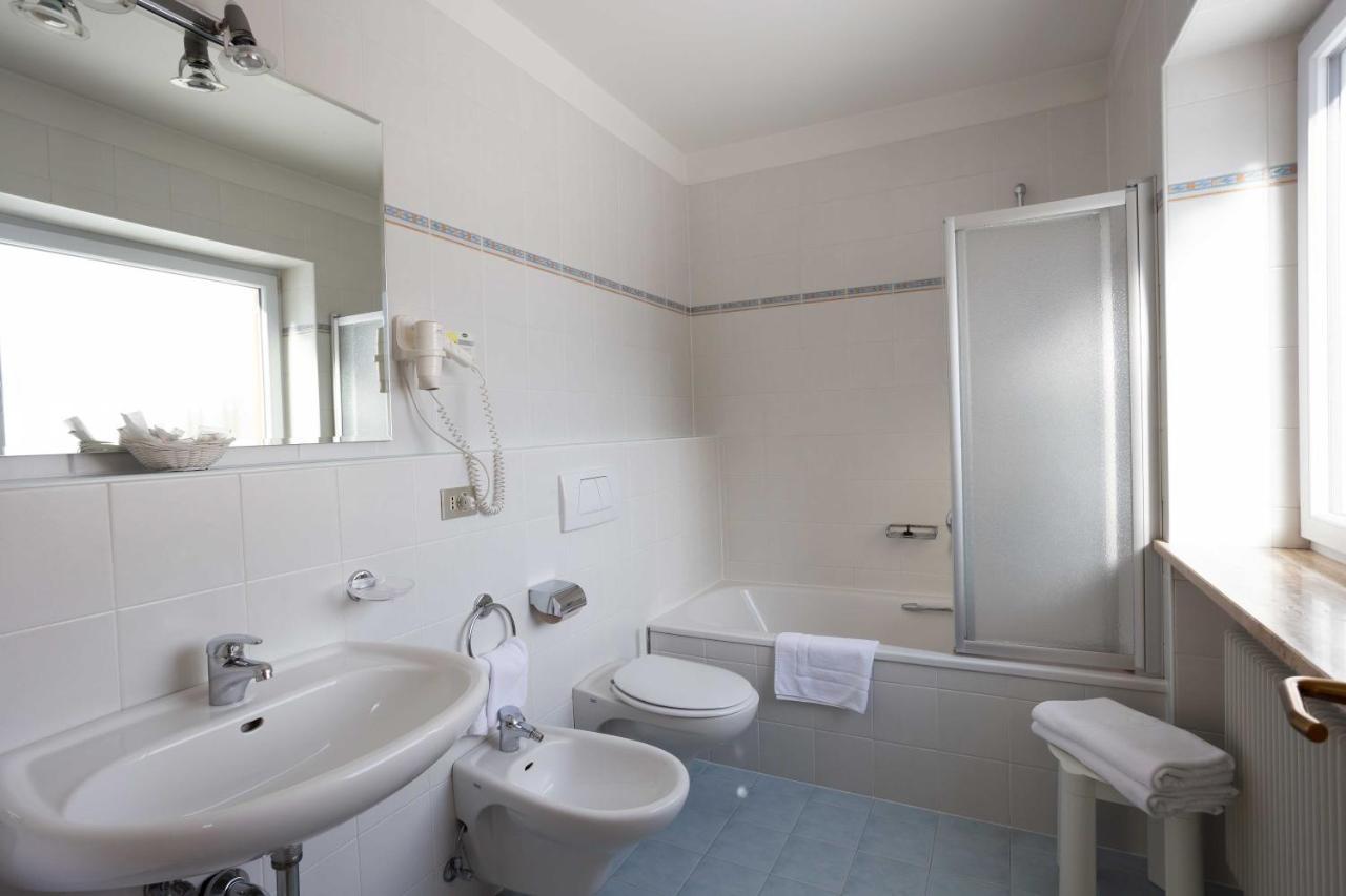 Hotel Martinerhof San Lorenzo di Sebato Bagian luar foto