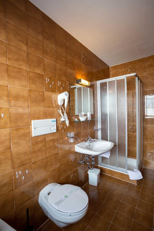 Hotel Martinerhof San Lorenzo di Sebato Bagian luar foto