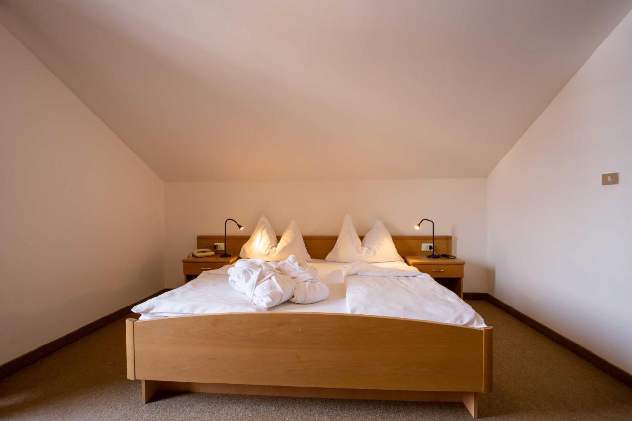 Hotel Martinerhof San Lorenzo di Sebato Bagian luar foto