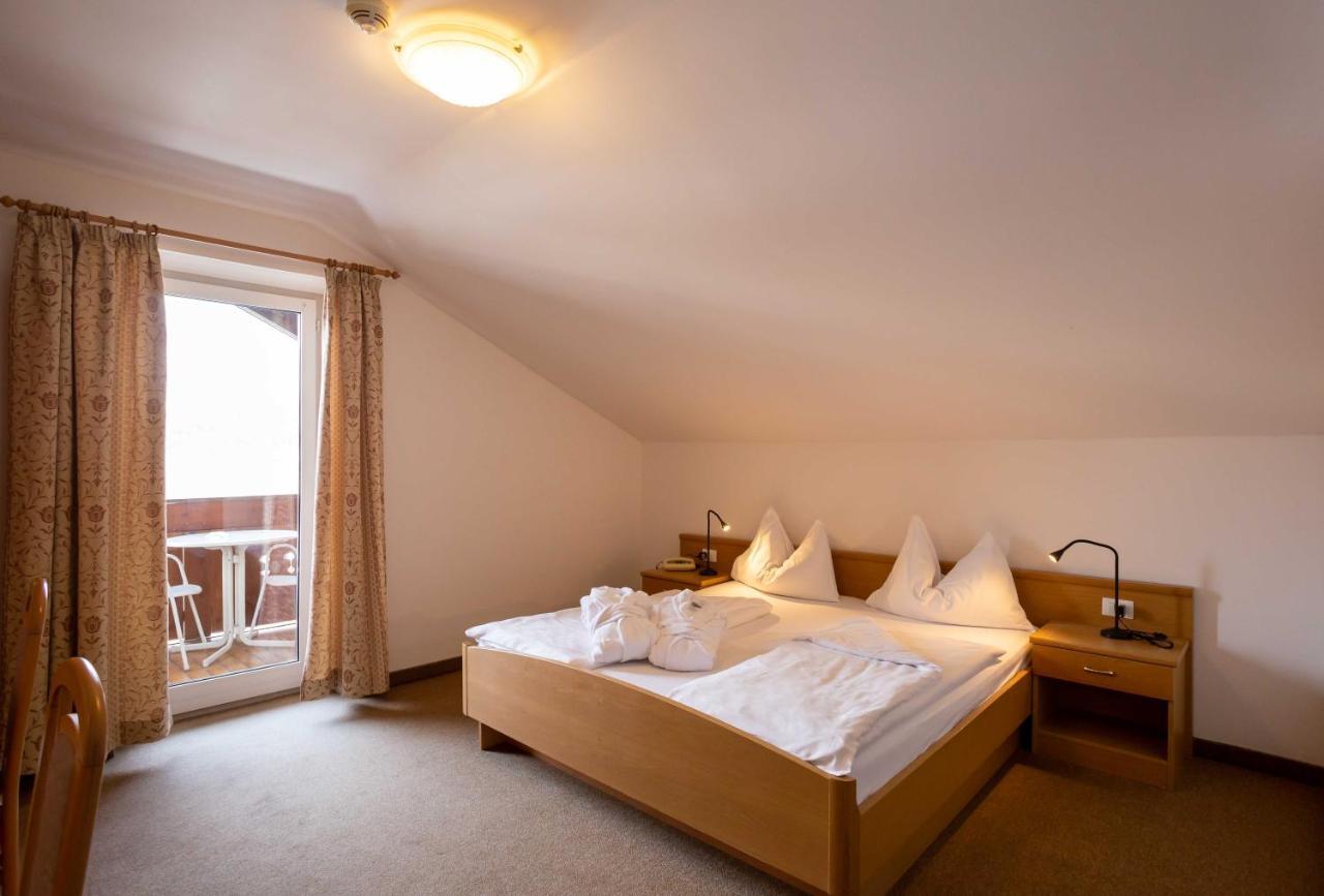 Hotel Martinerhof San Lorenzo di Sebato Bagian luar foto